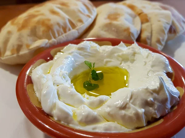 Labneh Dip Cheese Emiraty Jogurt Krem Pitą Płaski Chleb — Zdjęcie stockowe
