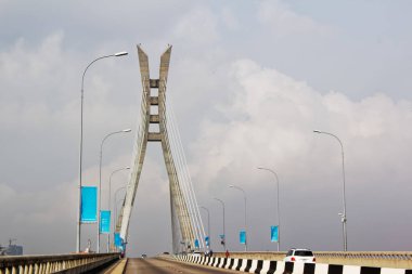 Lekki Ikoyi Köprüsü, Lagos, Nigeria: Askılı köprü, işareti.