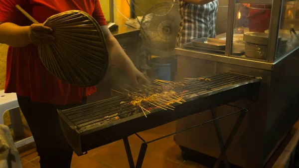 Comida Callejera Asiática Gente Cocinando Vendiendo Comprando Comida Asiática Exótica — Foto de Stock