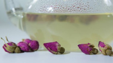 Çay Evadia Mei GUI Hua Bao, gül tomurcukları yakın çekim. Çiçek ve bitkisel çay, GUI Hua Mei. Bu kategoride de bitkisel infüzyon veya tisanes çağrılabilir. Çiçek, egzotik çay. Sağlıklı yaşam ve detoks. 