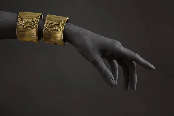 Рука Черной Женщины Золотыми Украшениями Восточные Браслеты Черной Раскрашенной Руке — стоковое фото