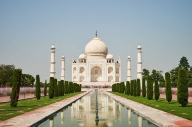 Agra Hindistan neredeyse hiç insan ile güneşli bir günde.