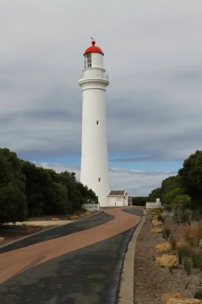 Avustralya'da Sokağın ucunda güzel beyaz fener
