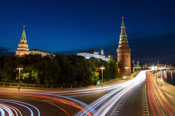 Moskova'da kremlin yakın sabah erken trafik