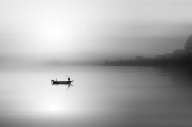 doğal arka plan üzerinde deniz üzerinde güzel gün batımı.