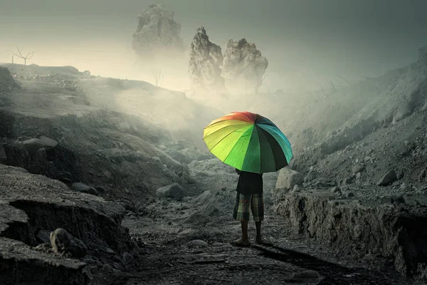 Man Weg Met Kleurrijke Paraplu Achtergrond — Stockfoto
