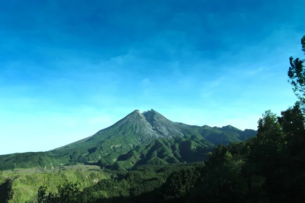 Hermoso Paisaje Montaña Cielo Azul — Foto de Stock