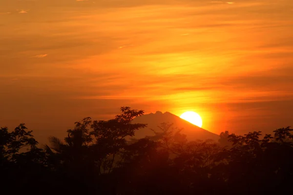 Magnifique Coucher Soleil Sur Fond Montagne — Photo