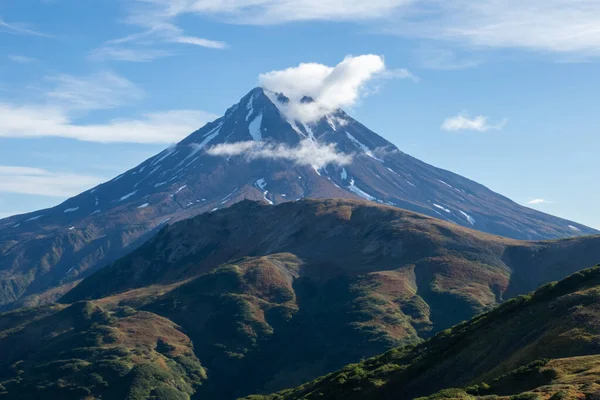 Vue sur le stratovolcan Vilyuchik également connu sous le nom de Vilyuchinsk, péninsule du Kamchatka, Russie Photos De Stock Libres De Droits