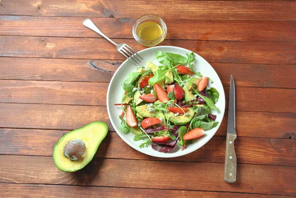 Avocado Salad Strawberries Blue Cheese Arugula Beet Leaves Wooden Background — Stock Photo, Image