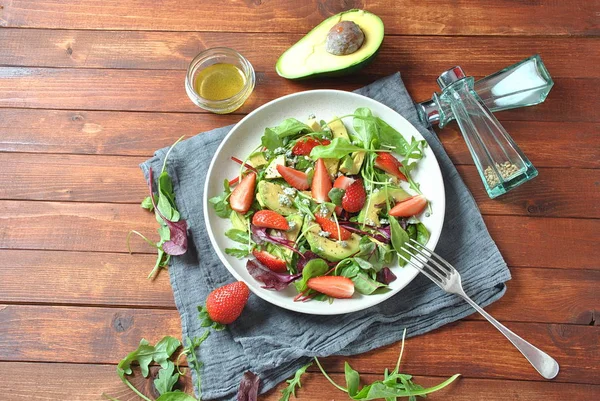 Avocado Salad Strawberries Blue Cheese Arugula Beet Leaves Wooden Background — Stock Photo, Image