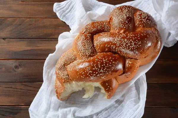 Susamlı Yapımı Challah Ekmeği Şabat Için Geleneksel Yahudi Ekmeği — Stok fotoğraf