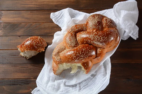 Zelfgebakken Challah Brood Met Sesamzaad Joods Traditioneel Brood Voor Shabbat — Stockfoto