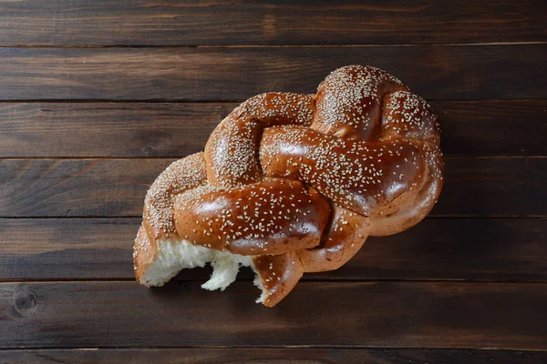 Susamlı Yapımı Challah Ekmeği Şabat Için Geleneksel Yahudi Ekmeği — Stok fotoğraf