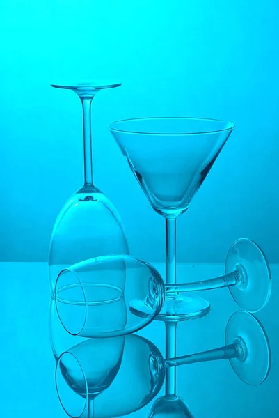 Abstract Tre Bicchieri Blu Ombre Riflessioni — Foto Stock