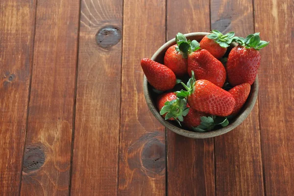 Zoete Verse Aardbeien Houten Tafel — Stockfoto