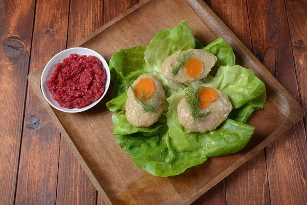 Gefilte balığı, doldurulmuş balık, geleneksel Yahudi yemeği, esas olarak Pesach ve Yahudi yeni yılı yüksek tatillerinde yemiş