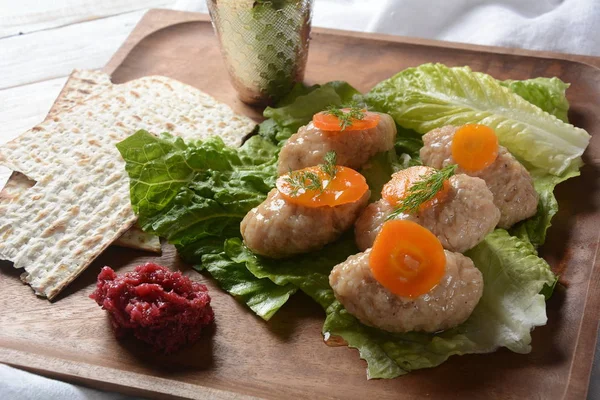 Passover Pesach Traditional Jewish Food Gefilte Fish Lettuce Carrots Horse — 图库照片