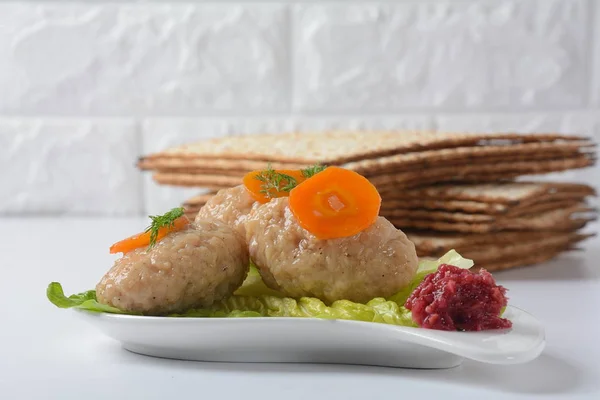 Passover Pesach Traditional Jewish Food Gefilte Fish Lettuce Carrots Horse — 图库照片