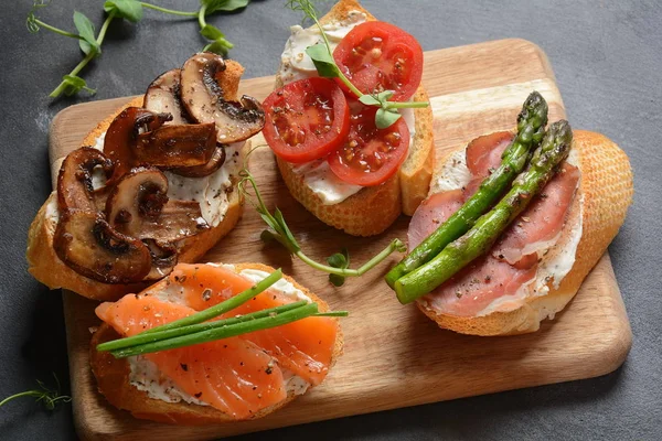 Brushetta Vagy Tradicionális Spanyol Tapas Előételek Olasz Antipasti Snackekkel Különböző — Stock Fotó