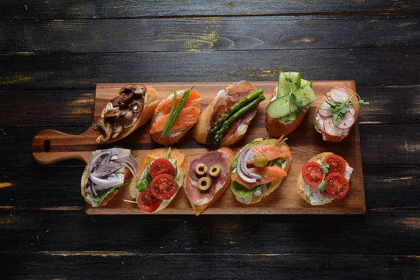 Brushetta Sau Tapas Tradițional Spaniol Aperitive Gustări Antipasti Italiene Varietate — Fotografie, imagine de stoc