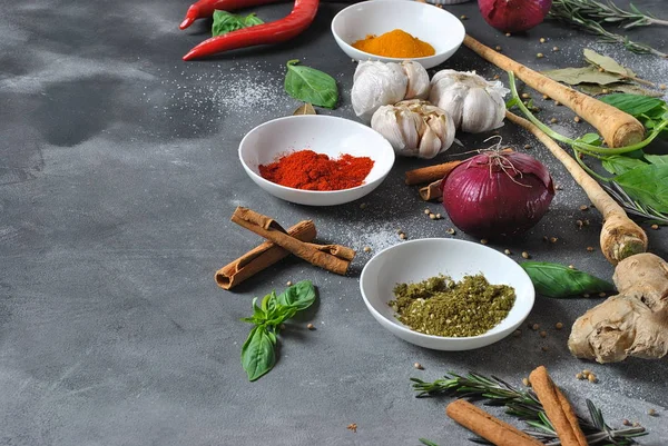Colorido Vários Ervas Frescas Secas Temperos Para Cozinhar Tempero Especiarias — Fotografia de Stock