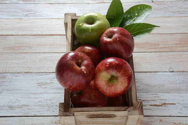 Fresh Red Green Apples Wooden Box Rustic Style Healthy Food — Stock Photo, Image