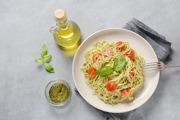 Spaghetti Pasta Pesto Basilico Fresco Pomodorini Cucina Tradizionale Italiana — Foto Stock