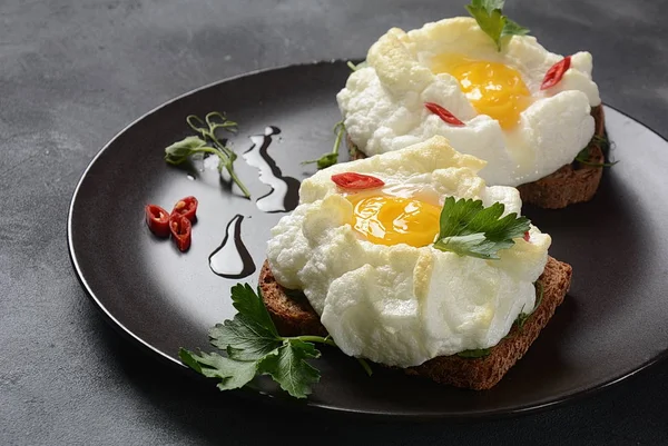 Ніжне Запечений Яйце Орсіні Яєць Хмарі Французький Сніданок Хмара Яйце — стокове фото