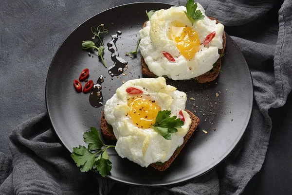 Ніжне Запечений Яйце Орсіні Яєць Хмарі Французький Сніданок Хмара Яйце — стокове фото