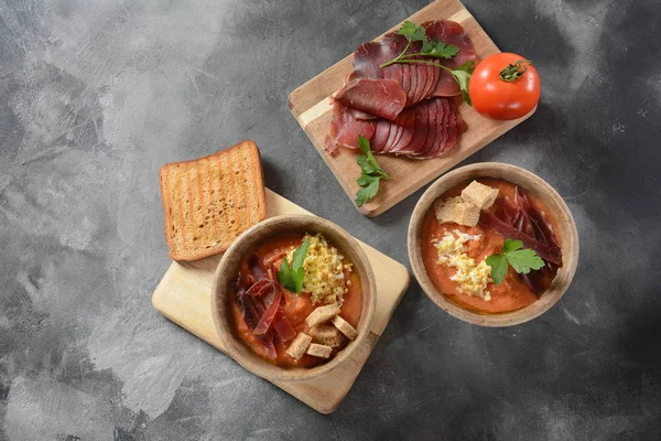 Sopa Tradicional Española Tomate Andaluz Salmorejo Servido Con Huevo Jamón —  Fotos de Stock