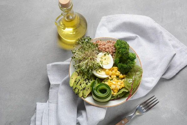 Grüne Vegetarische Buddha Schüssel Mittagessen Mit Gekochtem Avocado Mais Rucolablättern — Stockfoto