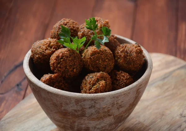 Falafel Bällchen Mit Petersilie Holzschale Mit Tahini Sauce Vegane Gesunde — Stockfoto