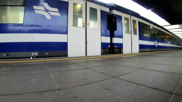 列車は駅から出発します イスラエル ハイファ イスラエルの鉄道 — ストック動画