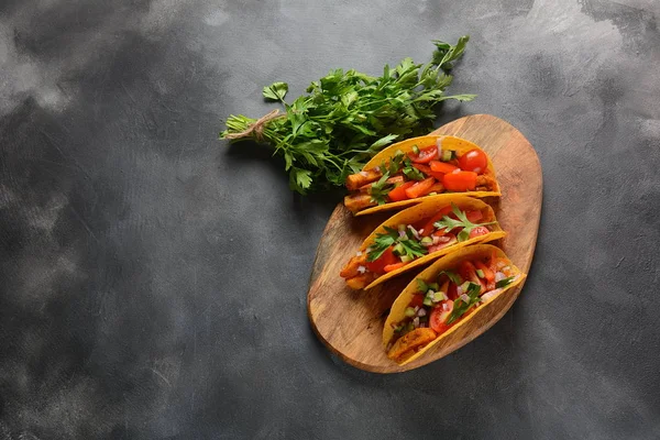 Tacos Con Pollo Verduras Parrilla Estilo Comida Mexicana —  Fotos de Stock