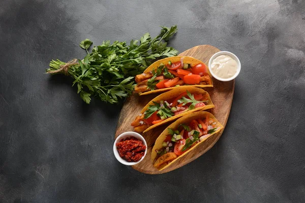 Tacos Con Pollo Verduras Parrilla Estilo Comida Mexicana —  Fotos de Stock