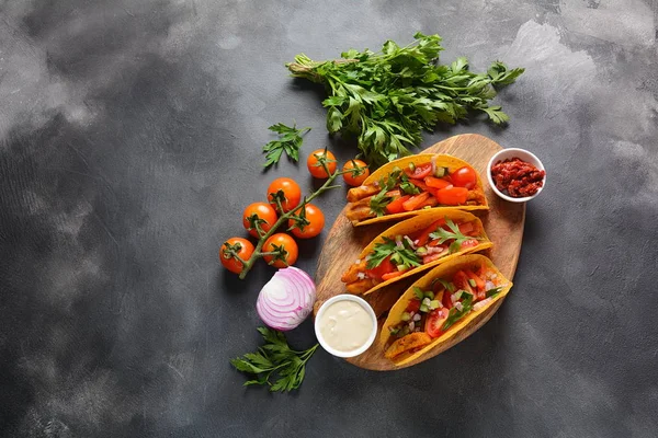 Tacos Con Pollo Verduras Parrilla Estilo Comida Mexicana —  Fotos de Stock