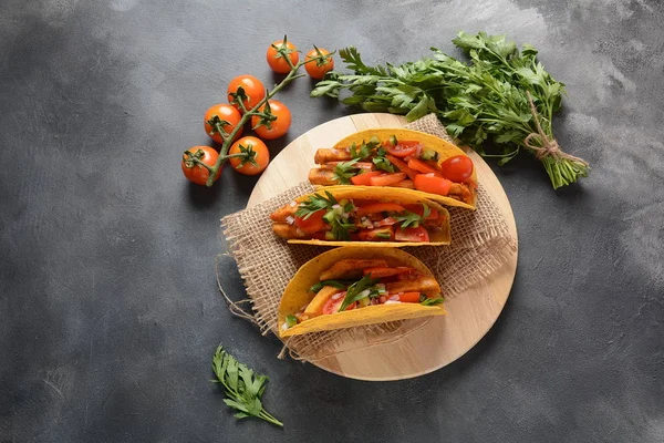 Tacos Con Pollo Verduras Parrilla Estilo Comida Mexicana —  Fotos de Stock