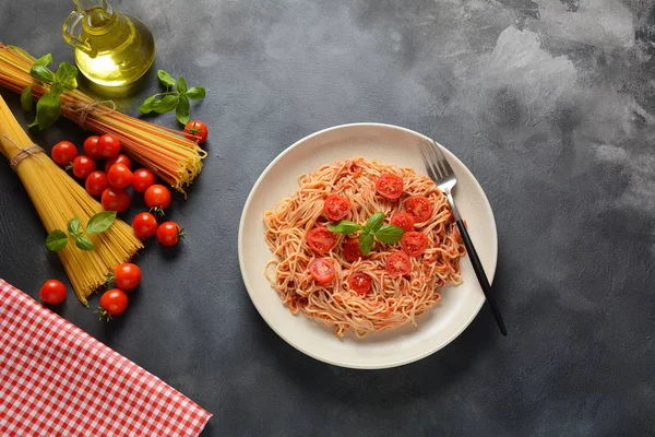 Pâtes Spaghetti Italiennes Classiques Avec Sauce Tomate Basilic Sur Une — Photo