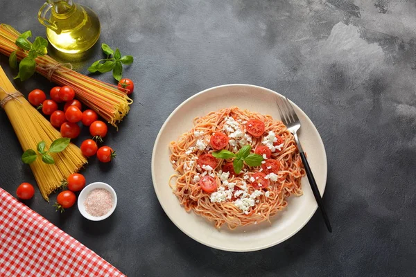 Classic Italian Spaghetti Pasta Tomato Sauce Mozzarella Cherry Tomatoes Basil — Stock Photo, Image