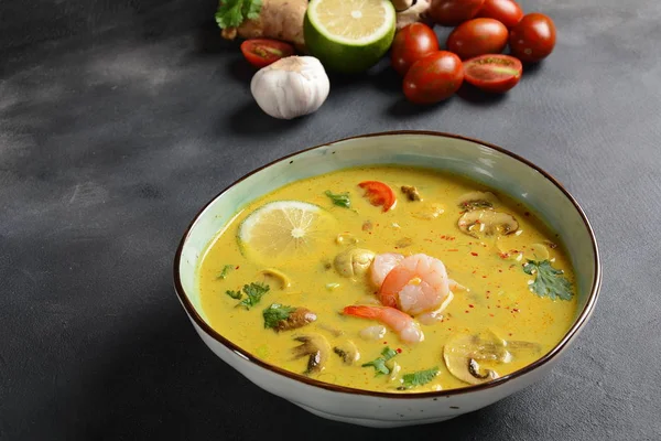 Tom Yam Kung Sopa Tailandesa Picante Com Camarão Frutos Mar — Fotografia de Stock
