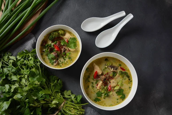 Cozinha Tailandesa Tradicional Thai Spicy Green Curry Sopa Frango Com — Fotografia de Stock