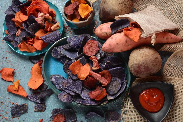 Baked Vegetable Chips Garnet Sweet Potato Purple Sweet Potato Carrot — Stock Photo, Image