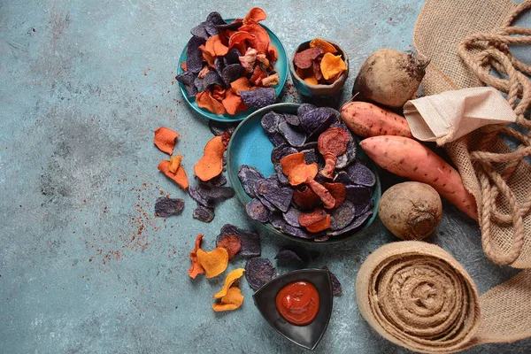 Baked Vegetable Chips Garnet Sweet Potato Purple Sweet Potato Carrot — Stock Photo, Image