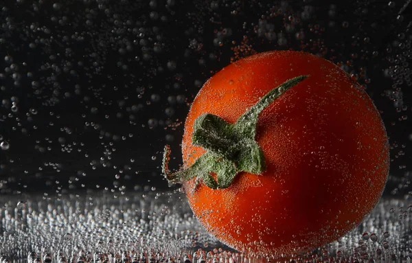 Tomat Vatten Med Bubblor — Stockfoto