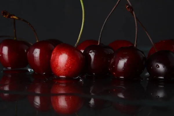 Cherries Drops Water Black Background Reflection — Stock Photo, Image