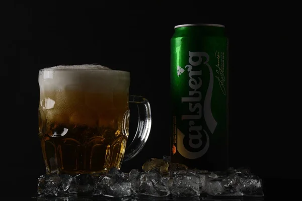 Netanya Israel Haziran 2020 Soğuk Bardak Alüminyum Kutu Carlsberg Birası — Stok fotoğraf