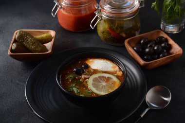 Geleneksel Rus çorbası 