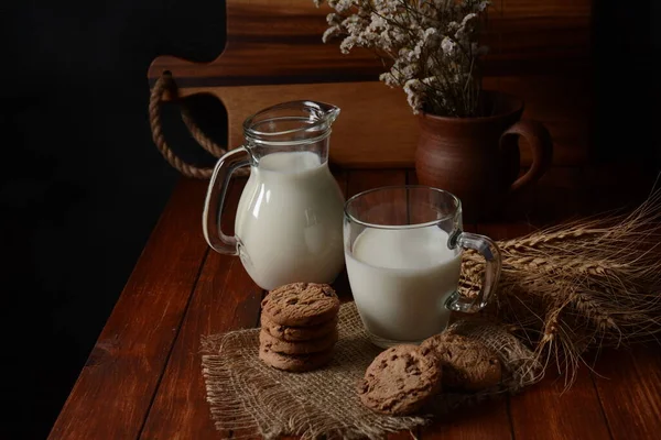 Chocolate Chip Cookies Milk Rustic Wooden Table — Stock Photo, Image