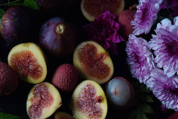 Raw Fresh Fig Fruits Dark Background Slices Fresh Common Fig — Stock Photo, Image